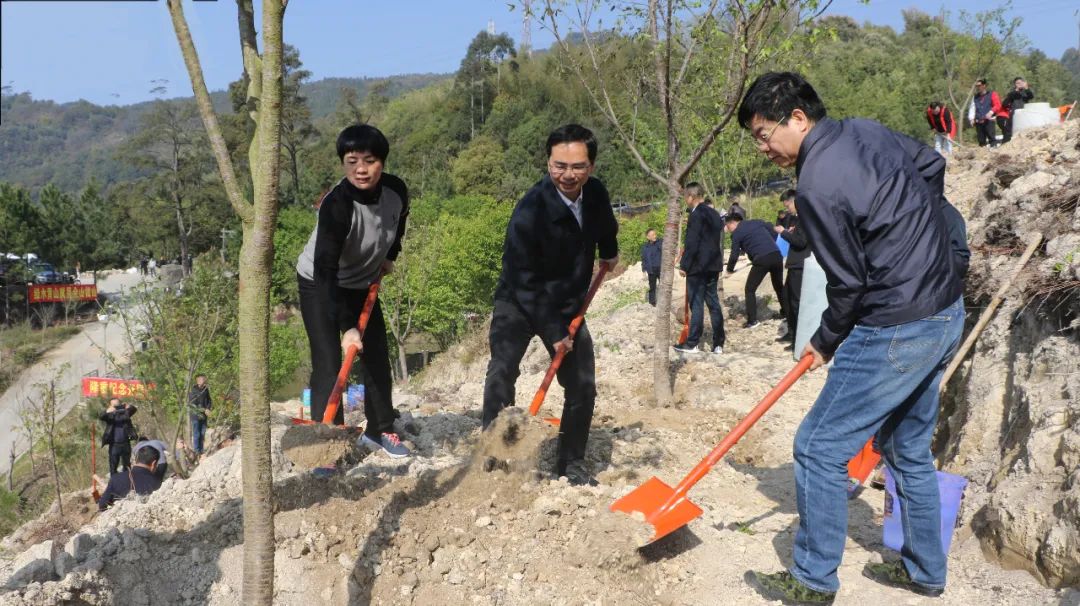 2023年全民義務(wù)植樹活動暨3月“護河愛水、清潔家園”行動開展