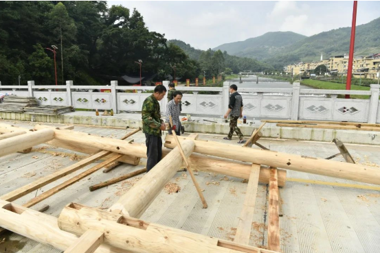 梅邑匠心丨謝本建：斗榫合縫修繕古厝 時光荏苒不舍匠心