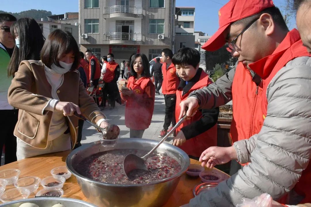 濃濃香粥添福氣 敬老孝親情意濃