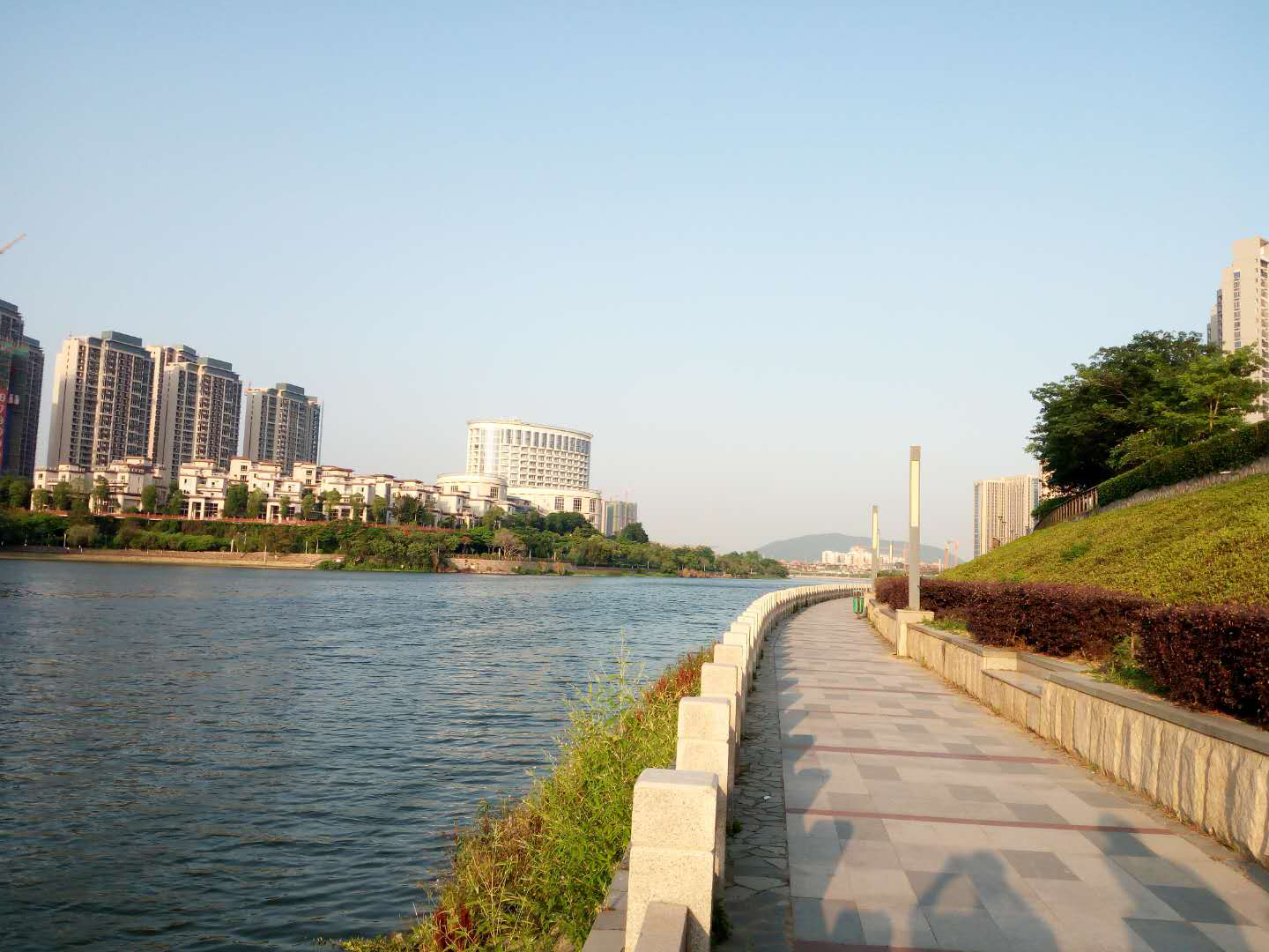 福建省泉州市南安市公園式河道近景.png